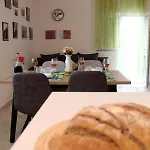 Anthropos - Near Split Apartamento *
