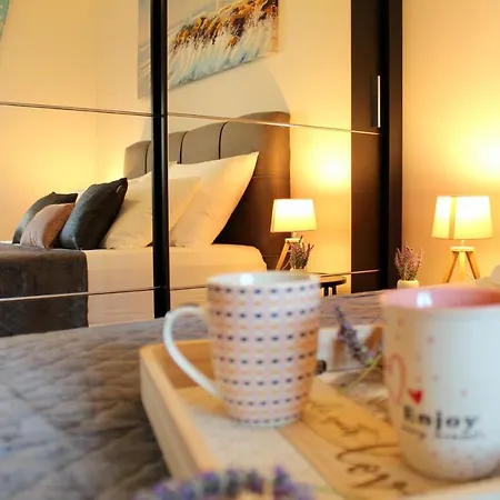 Anthropos - Near Split Apartamento *